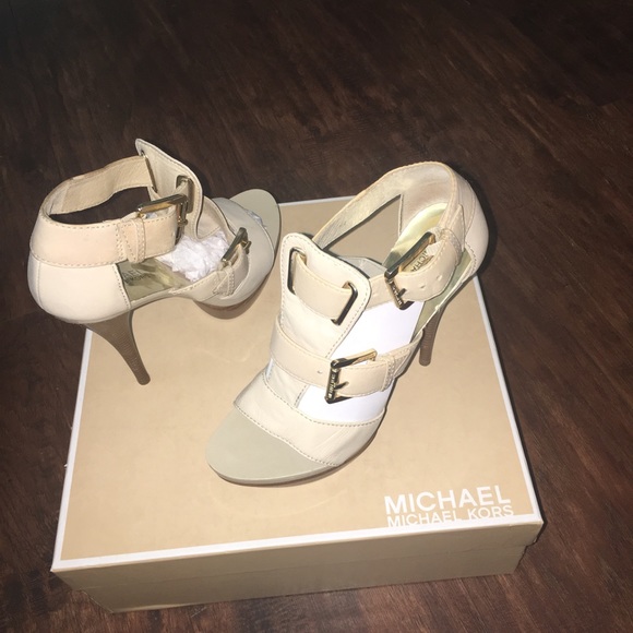Michael Kors Shoes - Michael Kors pumps